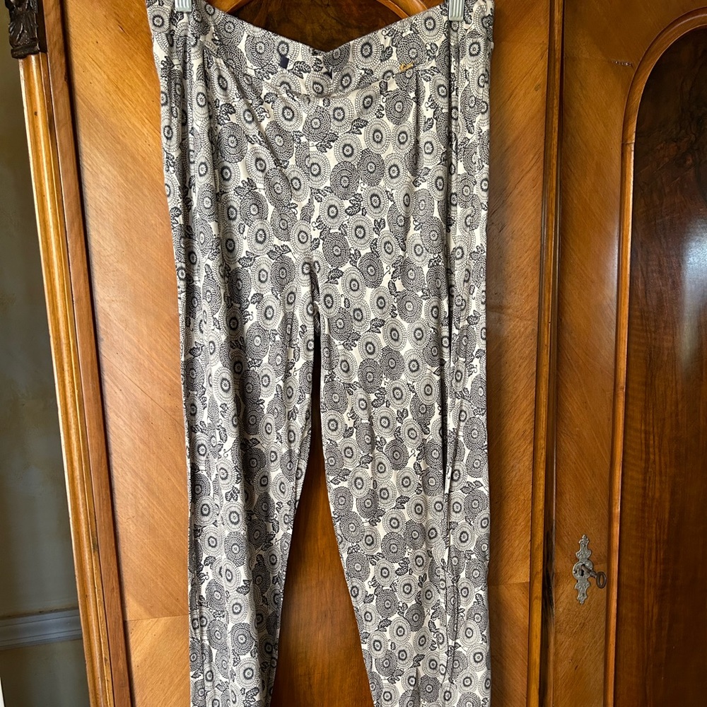 Manro art deco knit wide leg pant sz L 32-39  “ waist 32-39” made in Portugal.
